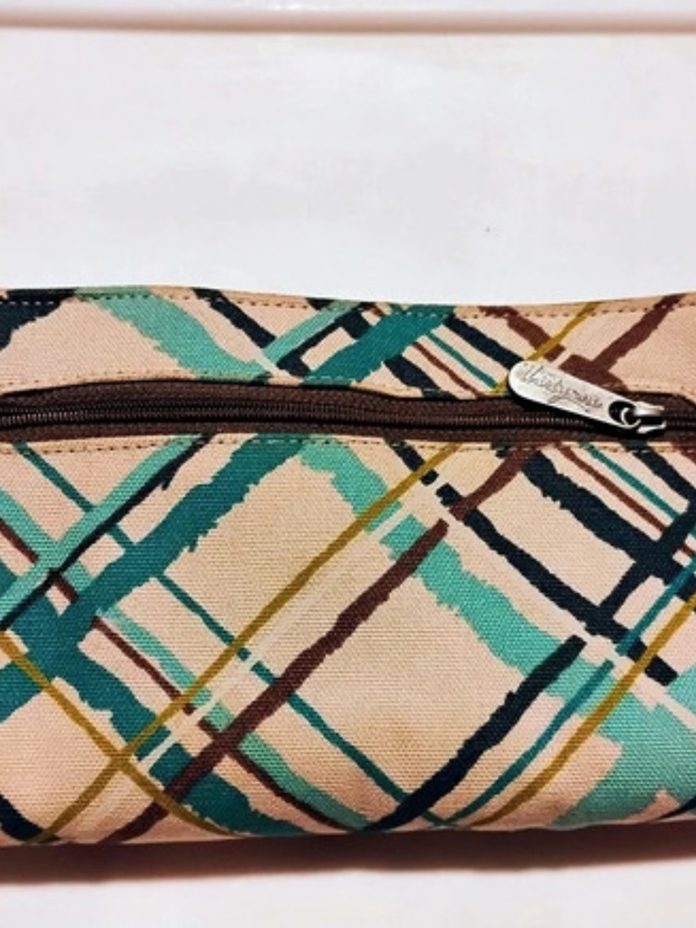 Thirty One Geometric Zip Wallet in Green & Pink